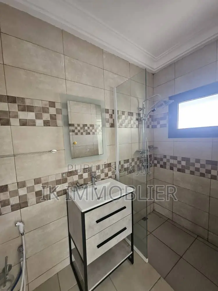 7chbre Villa dans Cocody à Louer