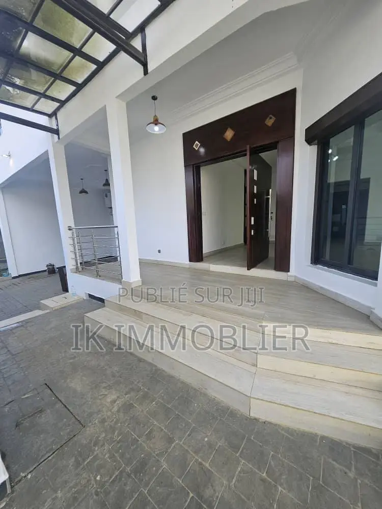 7chbre Villa dans Cocody à Louer
