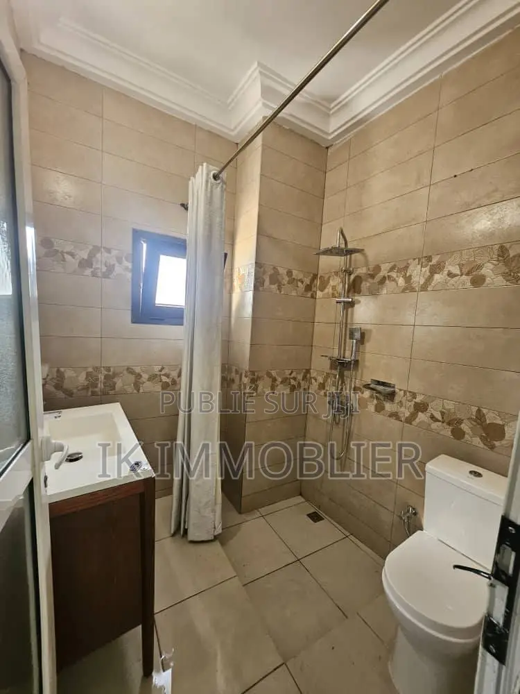 7chbre Villa dans Cocody à Louer