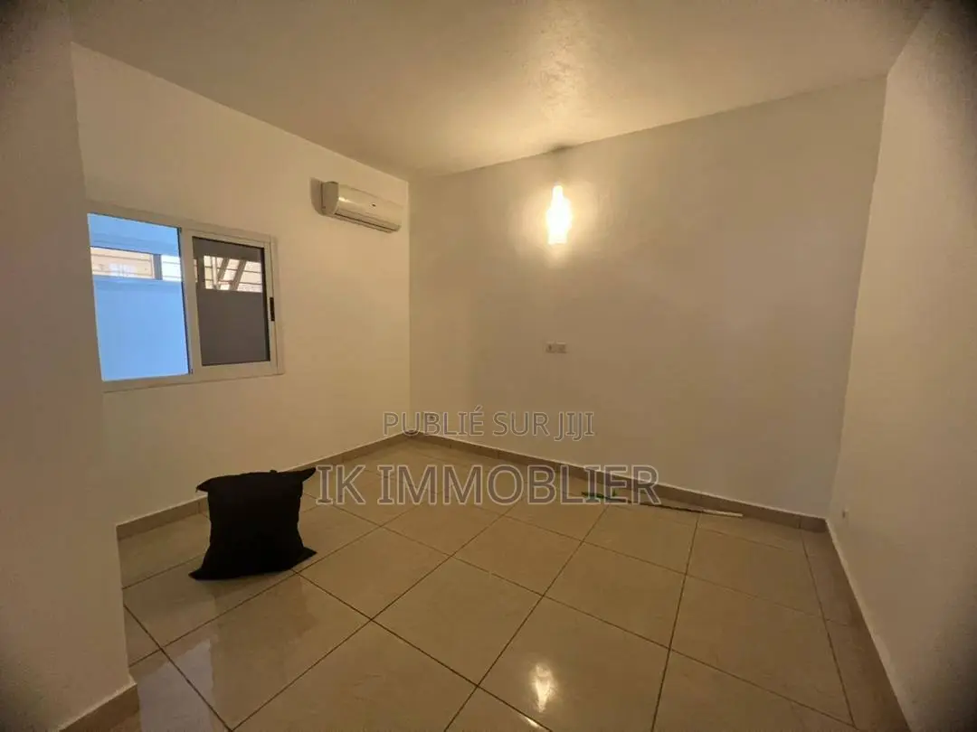 9chbre Villa dans Cocody à Vendre