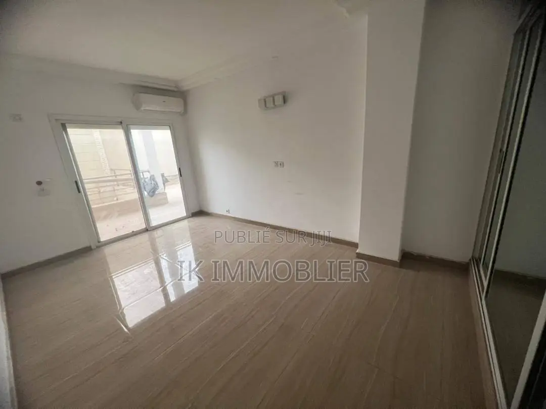 9chbre Villa dans Cocody à Vendre