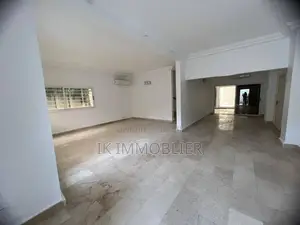 9chbre Villa dans Cocody à Vendre