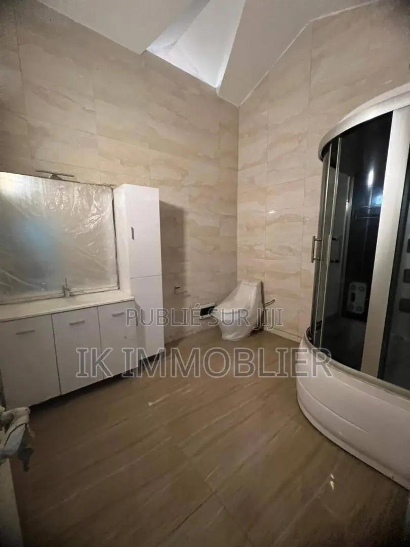 9chbre Villa dans Cocody à Vendre