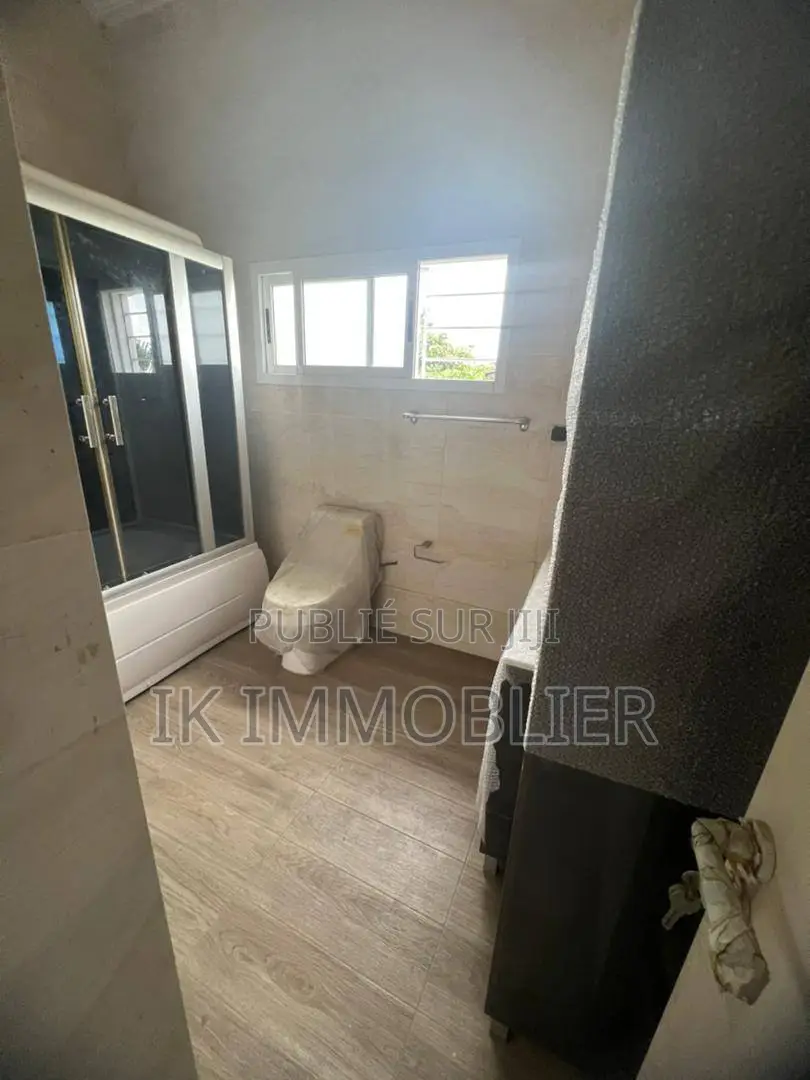 9chbre Villa dans Cocody à Vendre