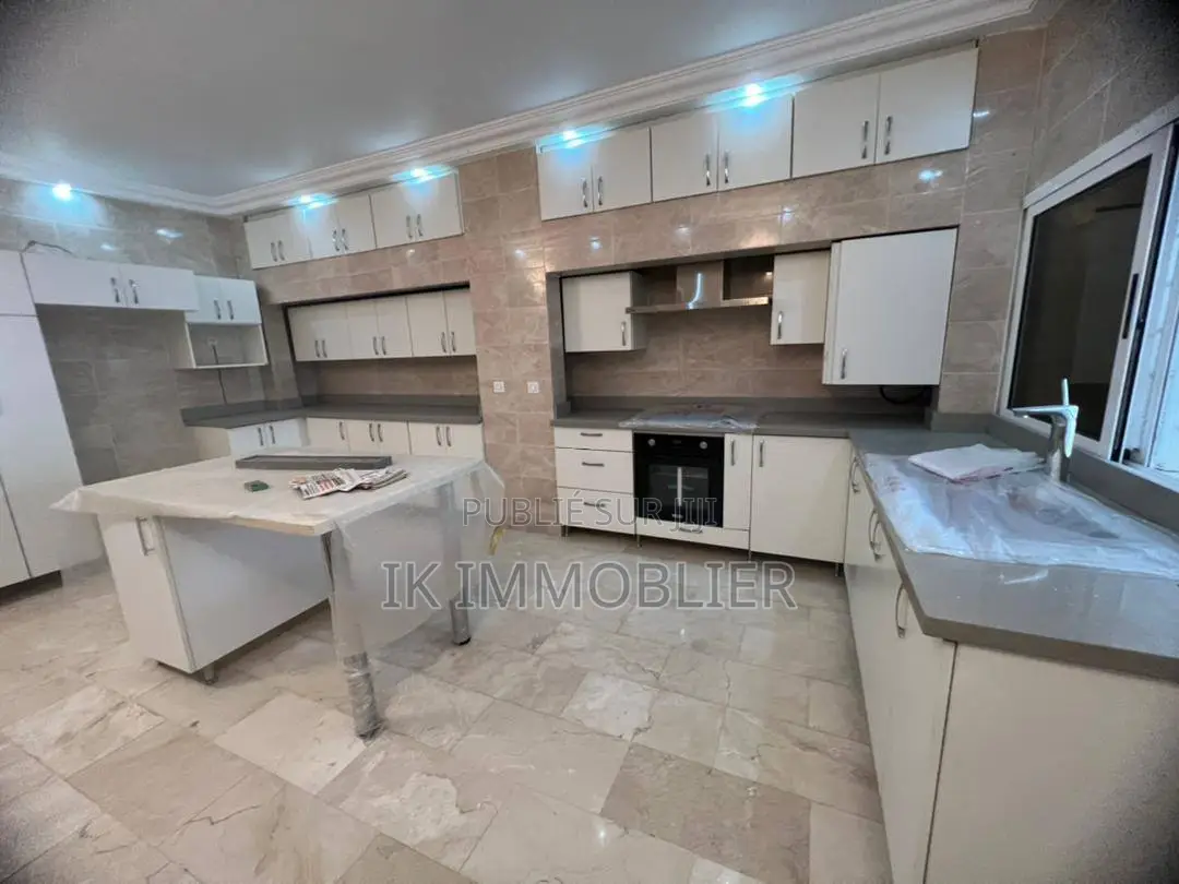 9chbre Villa dans Cocody à Vendre