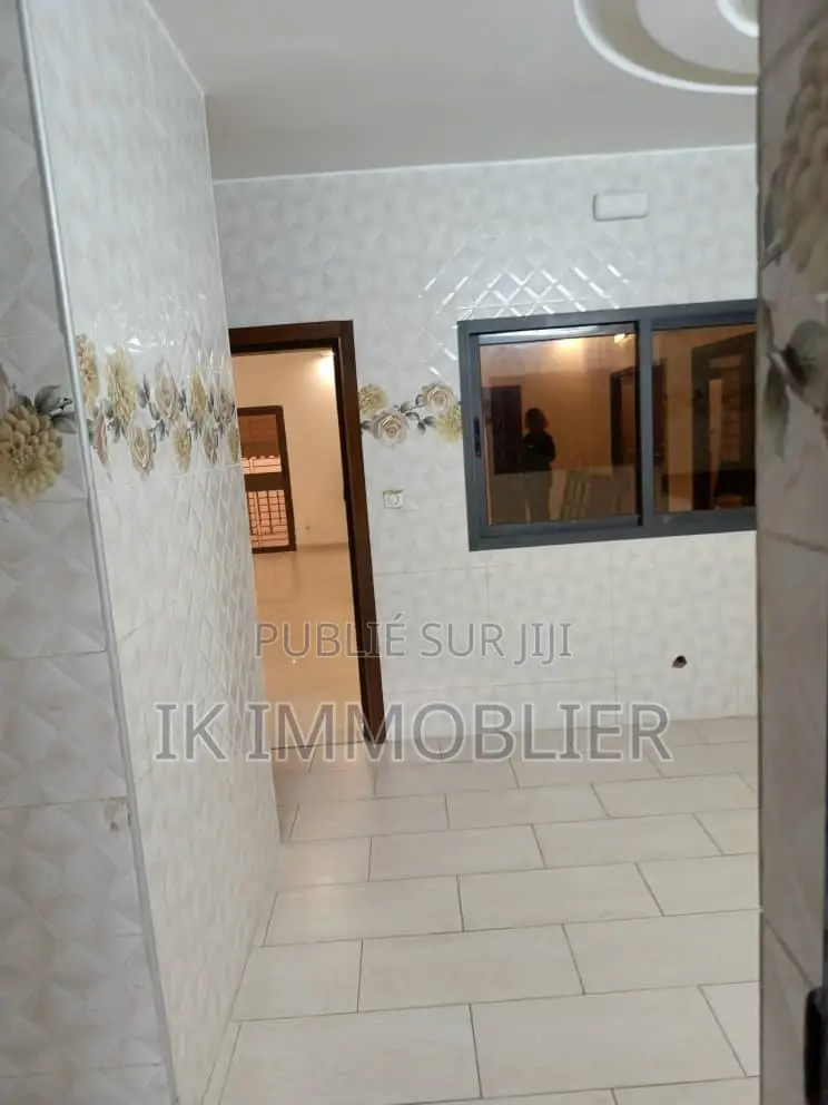 3chbre Villa dans Yopougon à Vendre