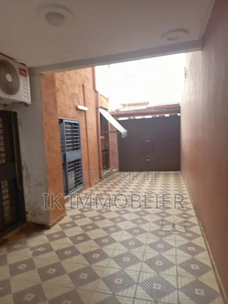 3chbre Villa dans Yopougon à Vendre
