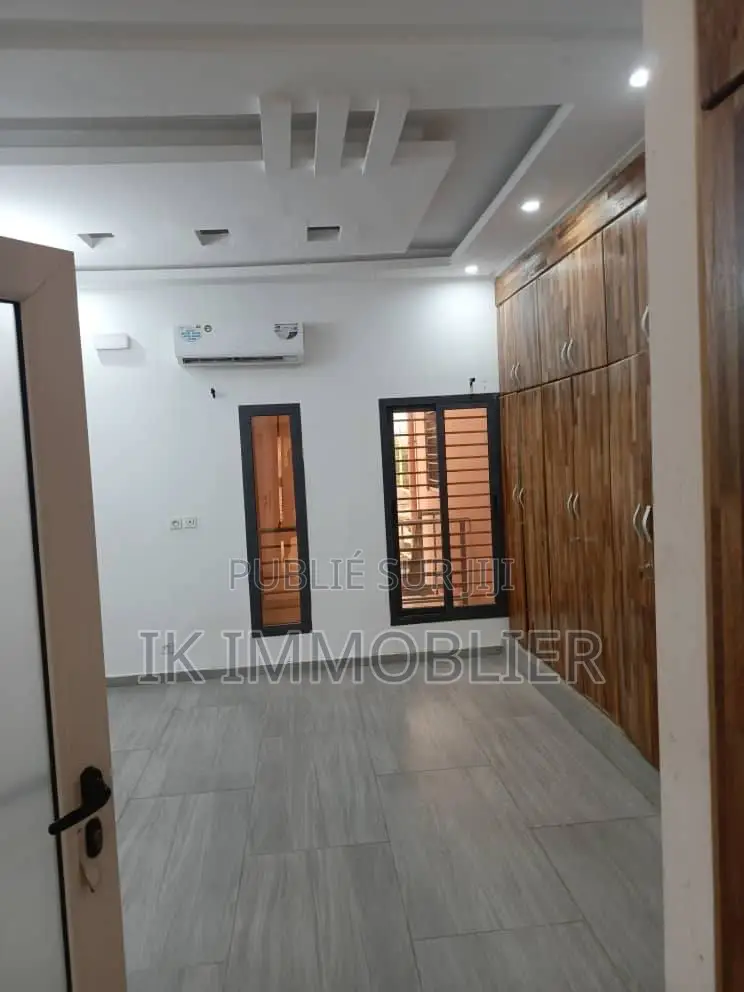 3chbre Villa dans Yopougon à Vendre