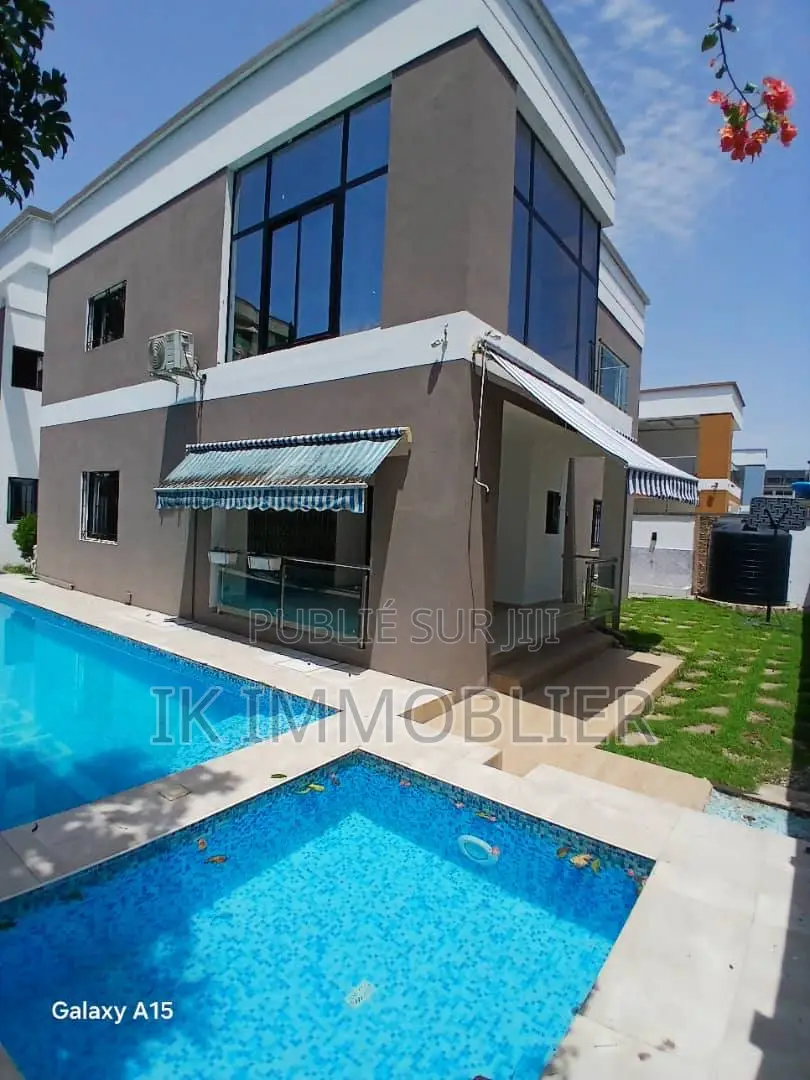 9chbre Villa dans Cocody à Louer