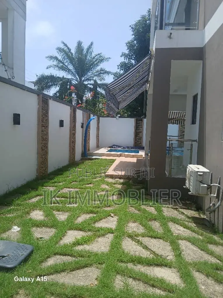 9chbre Villa dans Cocody à Louer