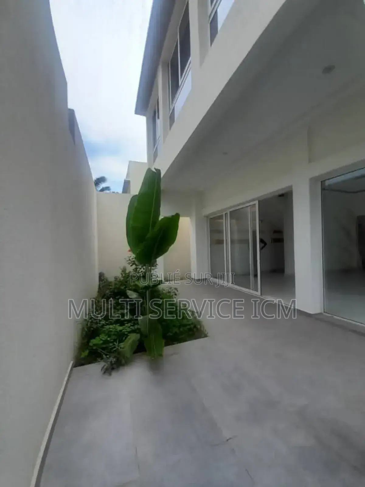 5chbre Duplex dans Ismael Coulibaly, Deux Plateaux à Louer