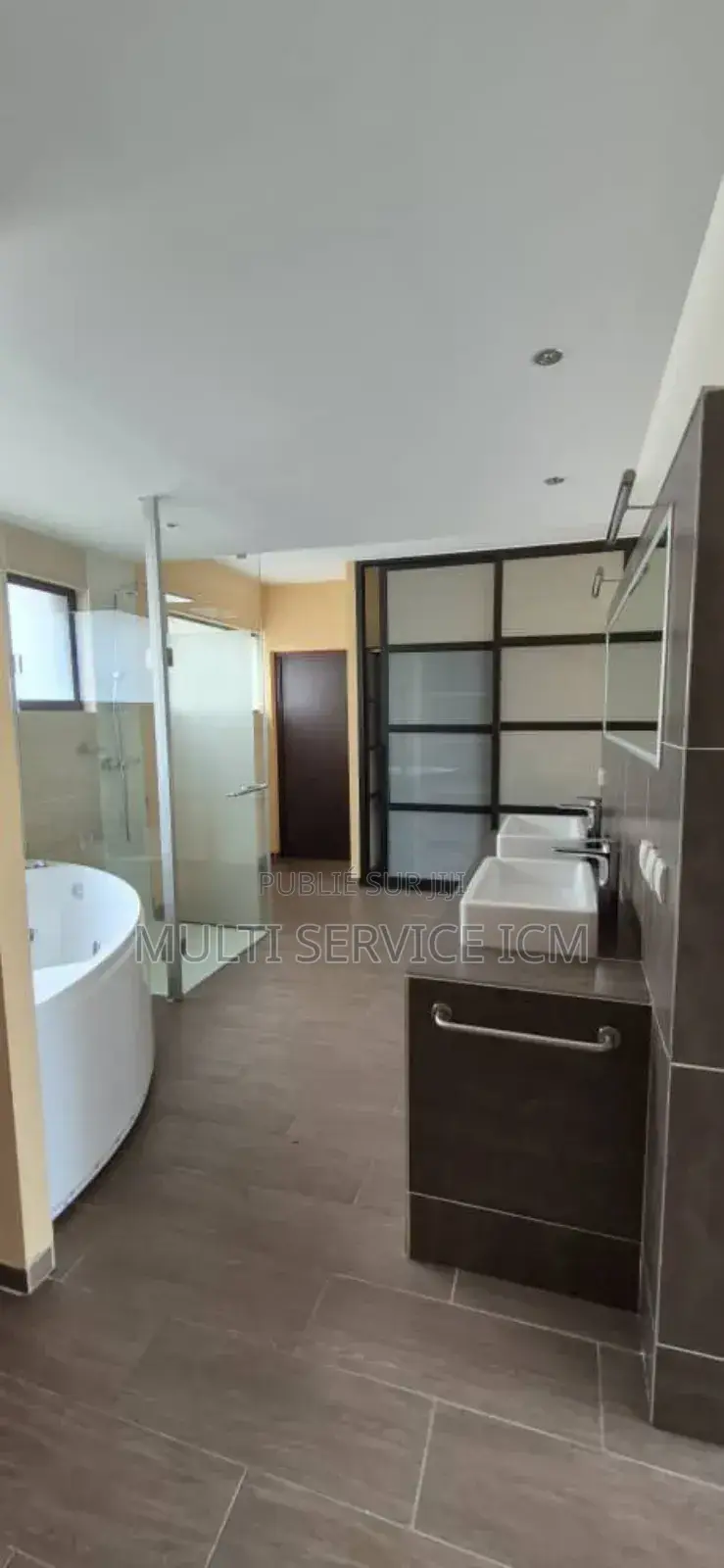 Furnished 5chbre Duplex dans Ismael Coulibaly, Cocody à Louer