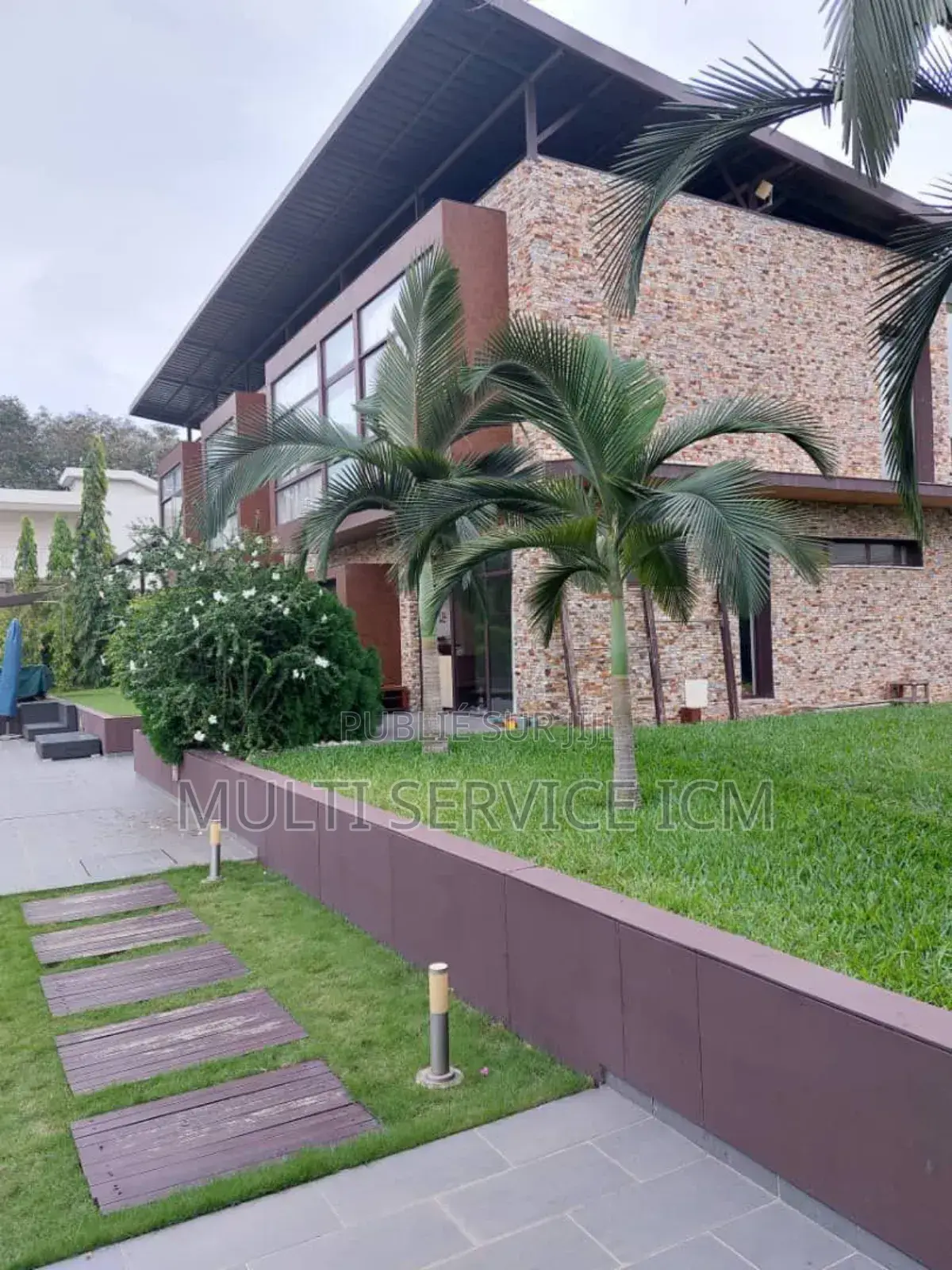Furnished 5chbre Duplex dans Ismael Coulibaly, Cocody à Louer