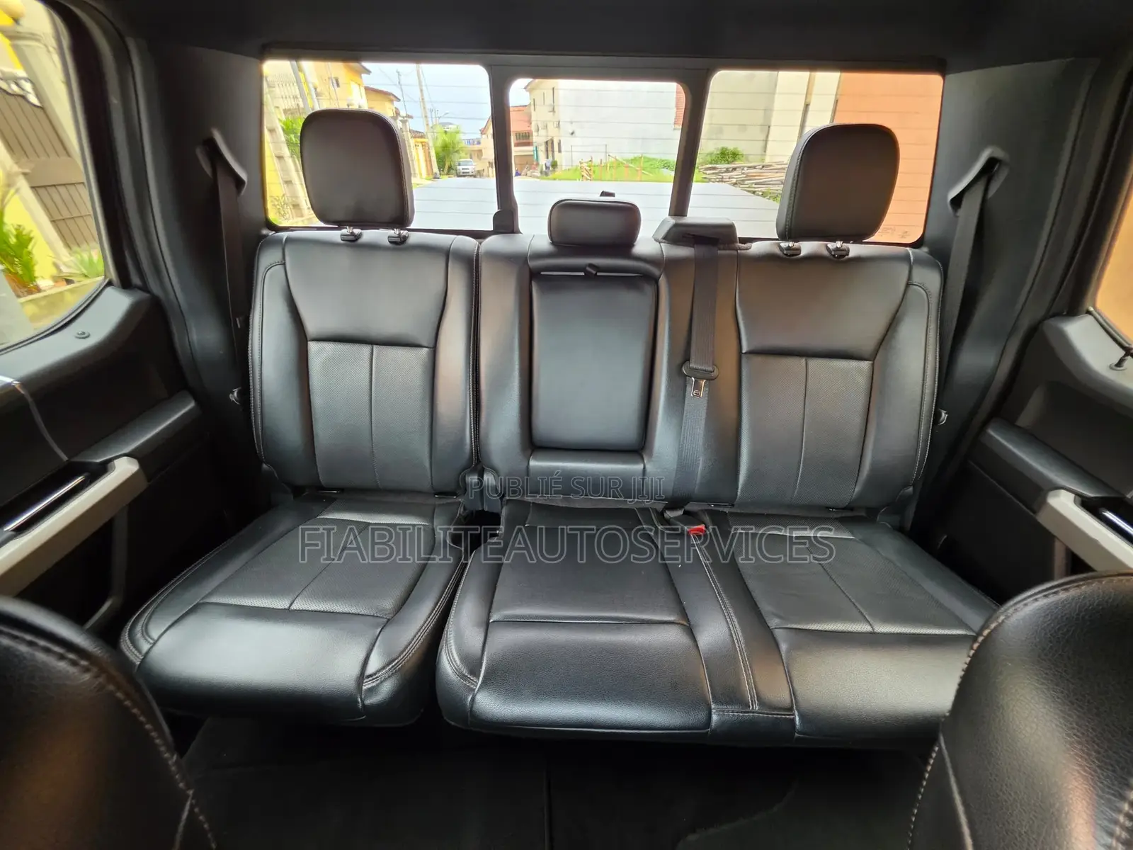 Ford F-150 LARIAT 2021 Gris