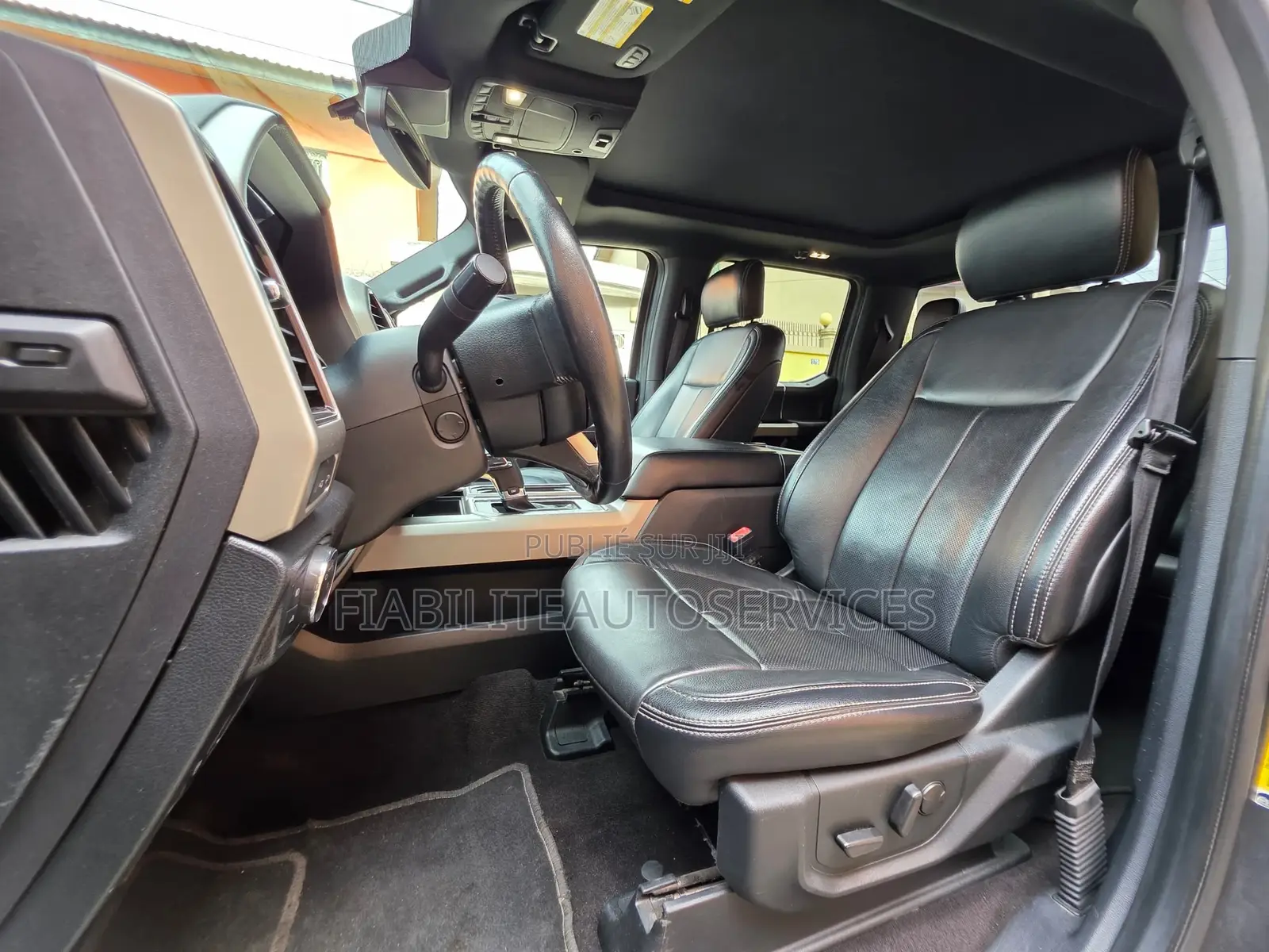 Ford F-150 LARIAT 2021 Gris