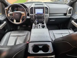 Ford F-150 LARIAT 2021 Gris