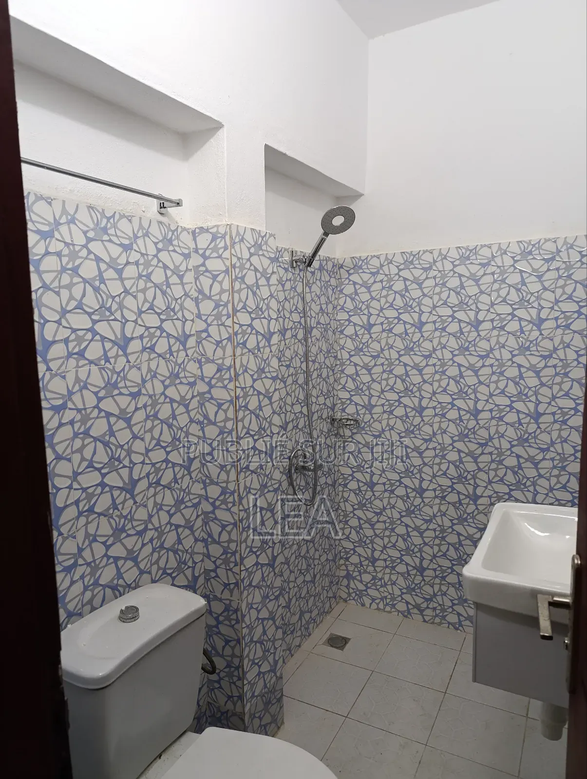 3chbre Villa dans Mme Lee, Yopougon à Louer