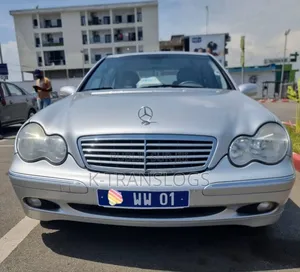 Photo - Mercedes-Benz C200 2002 Blanc
