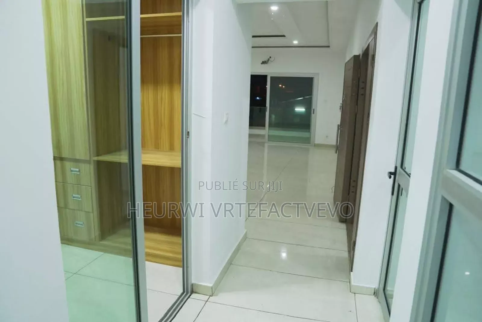 9chbre Duplex dans Yozalem Business, Cocody à Vendre