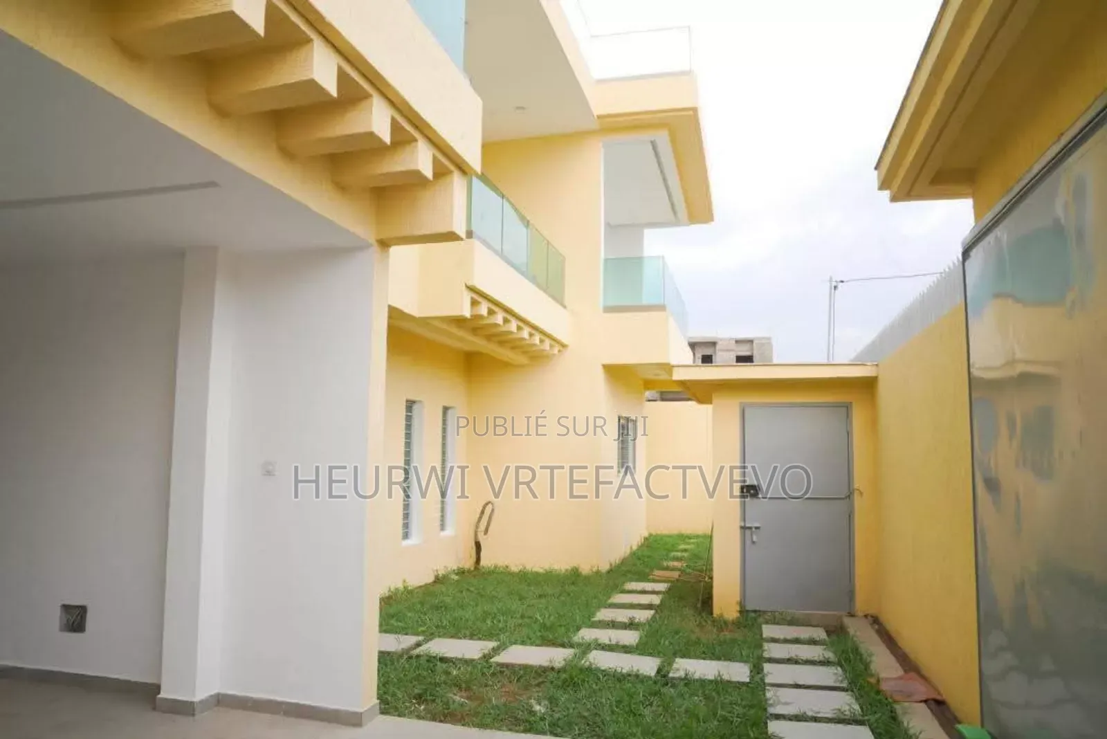 9chbre Duplex dans Yozalem Business, Cocody à Vendre
