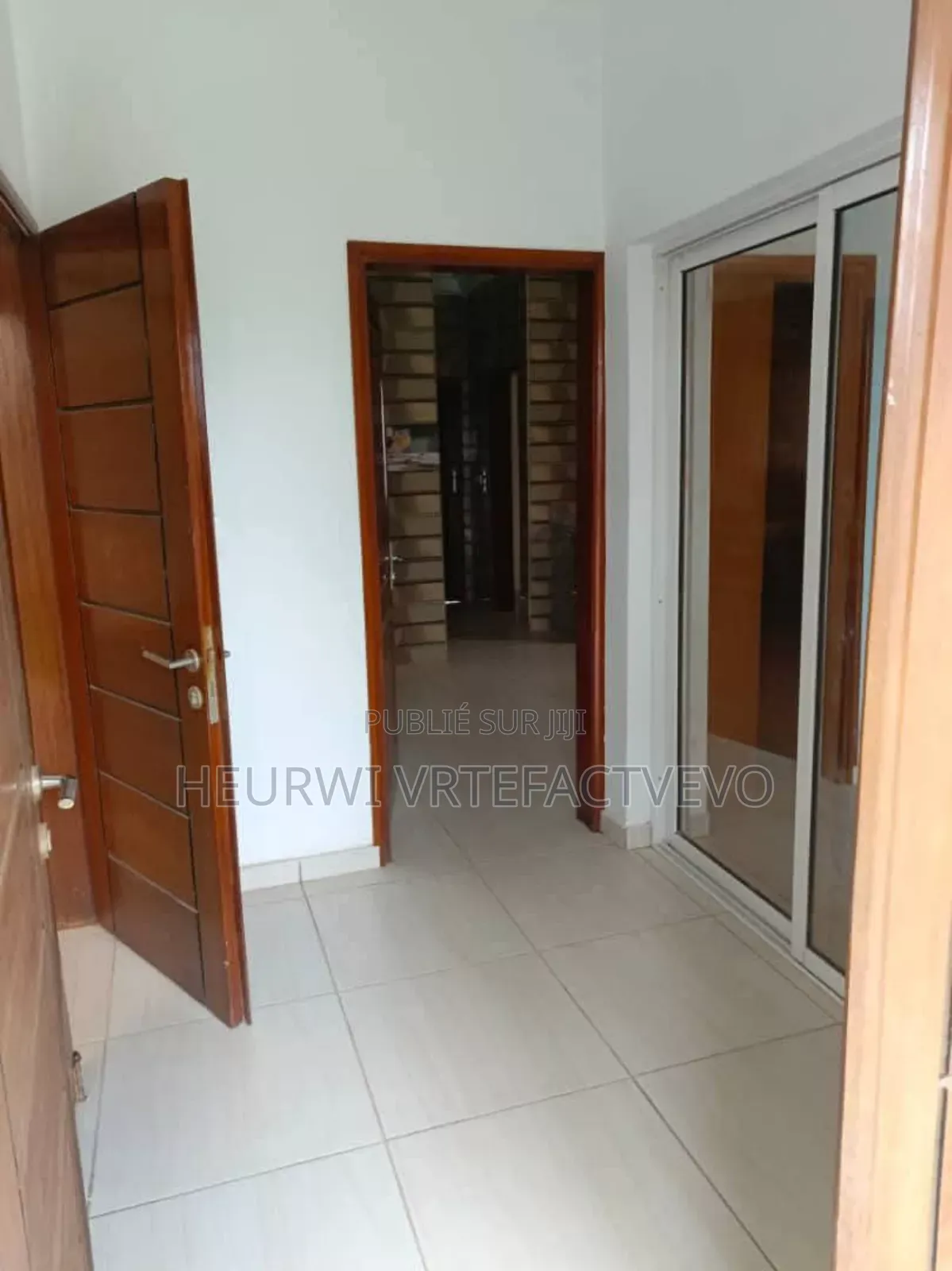 5chbre Duplex dans Yozalem Business, Cocody à Vendre