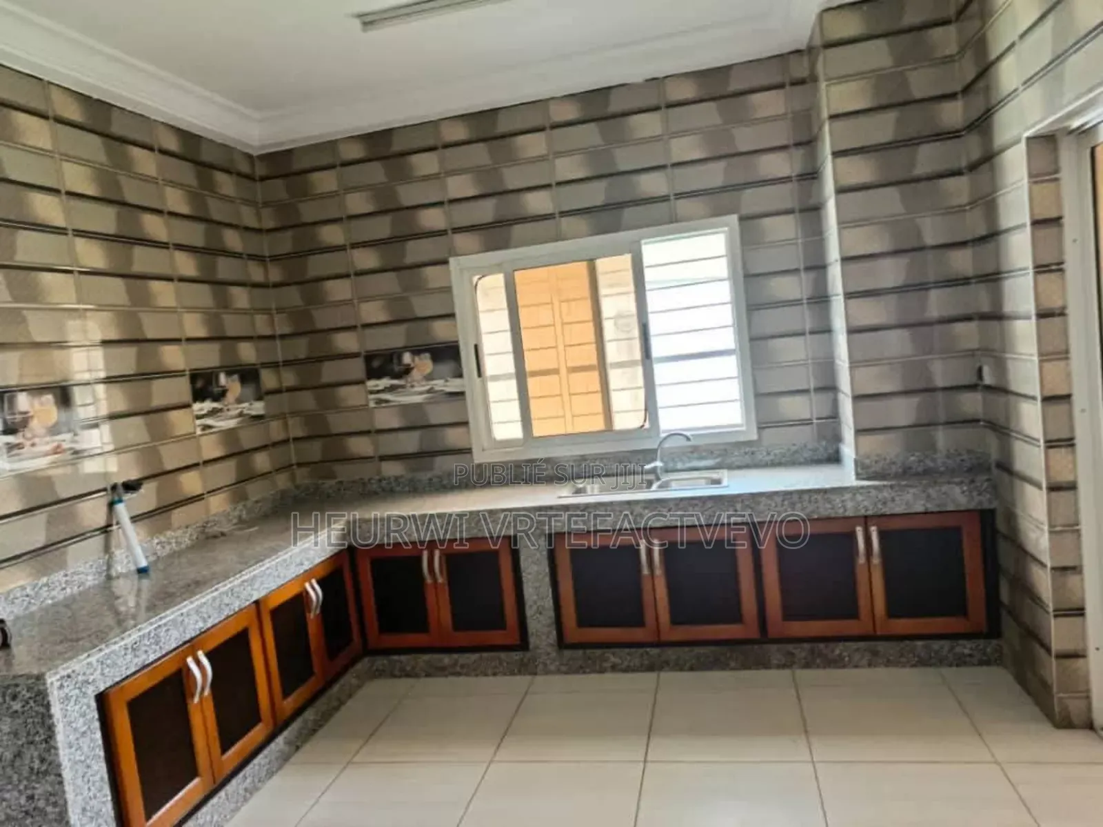 5chbre Duplex dans Yozalem Business, Cocody à Vendre