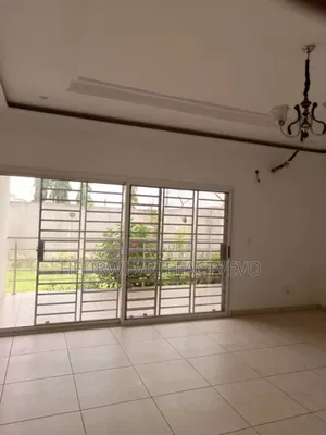 5chbre Duplex dans Yozalem Business, Cocody à Vendre