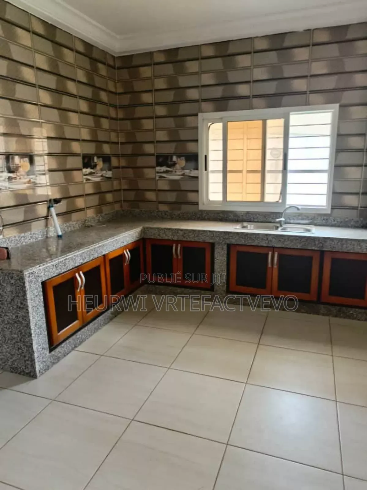 5chbre Duplex dans Yozalem Business, Cocody à Vendre