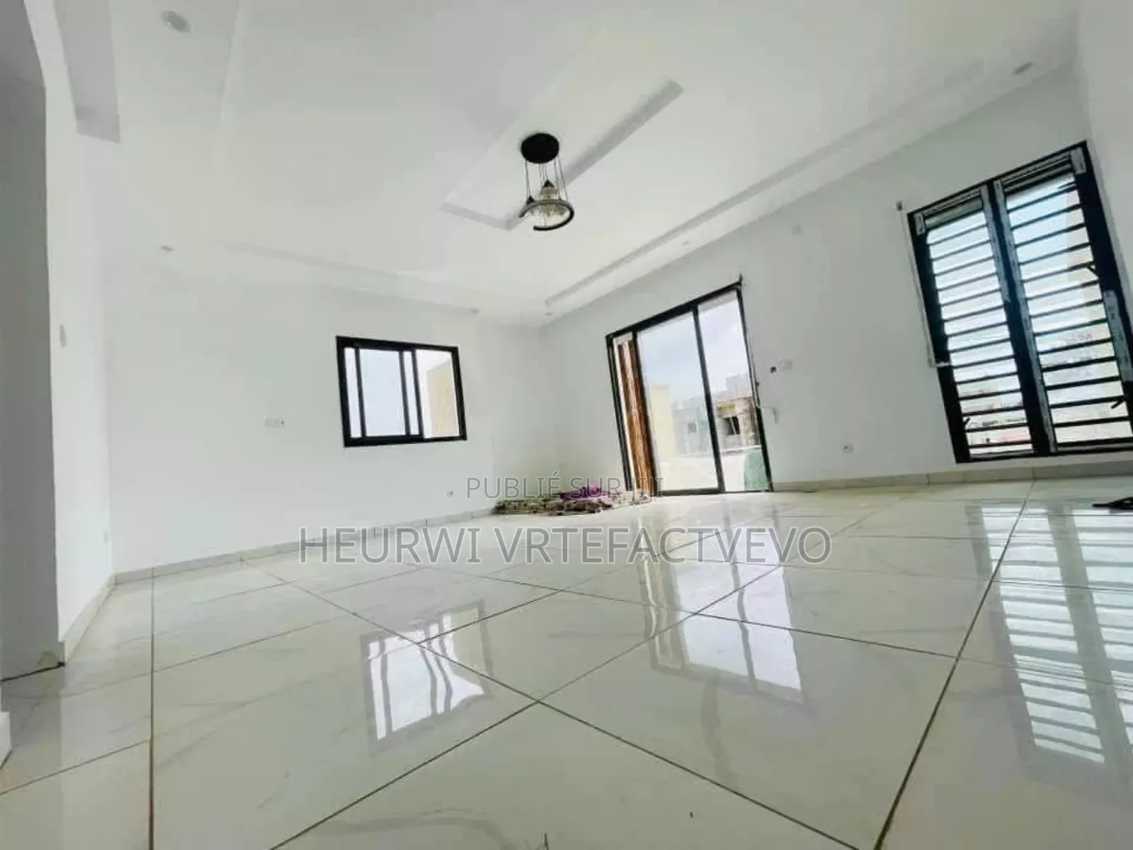 5chbre Duplex dans Yozalem Business, Cocody à Vendre