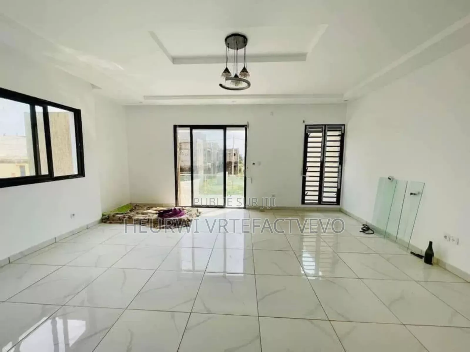 5chbre Duplex dans Yozalem Business, Cocody à Vendre
