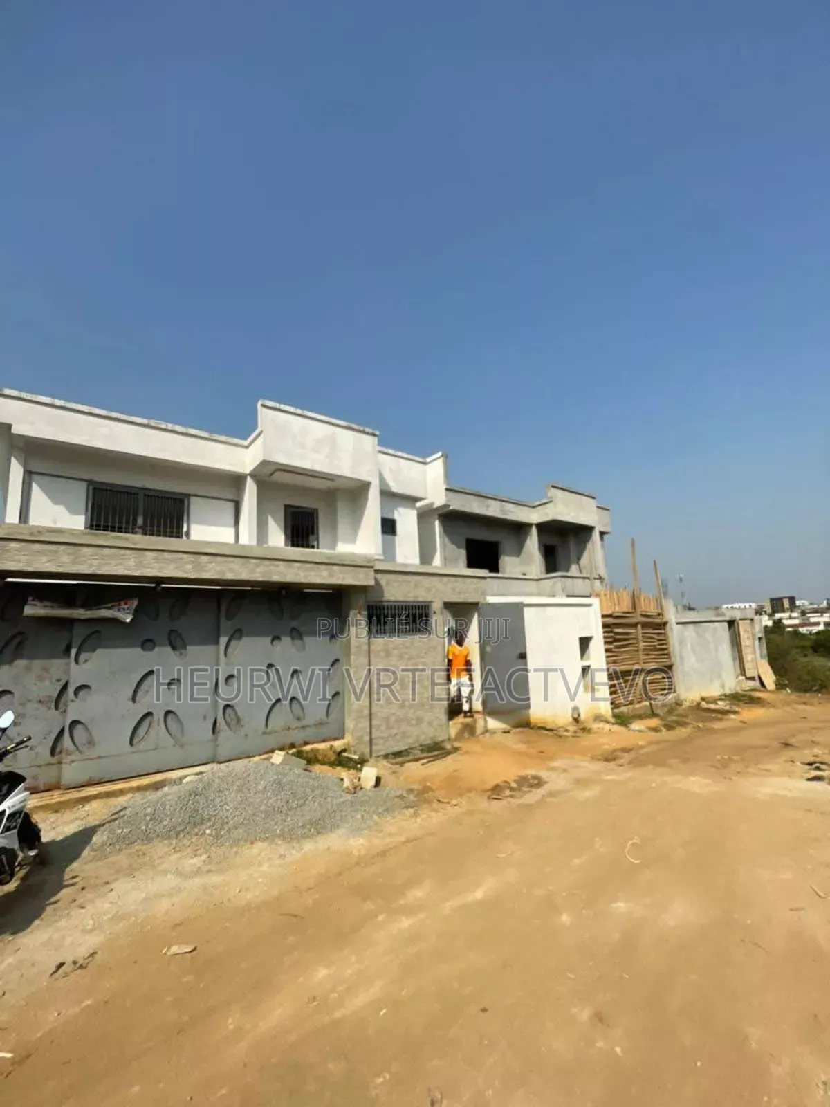 8chbre Duplex dans Yozalem Business, Bingerville à Vendre