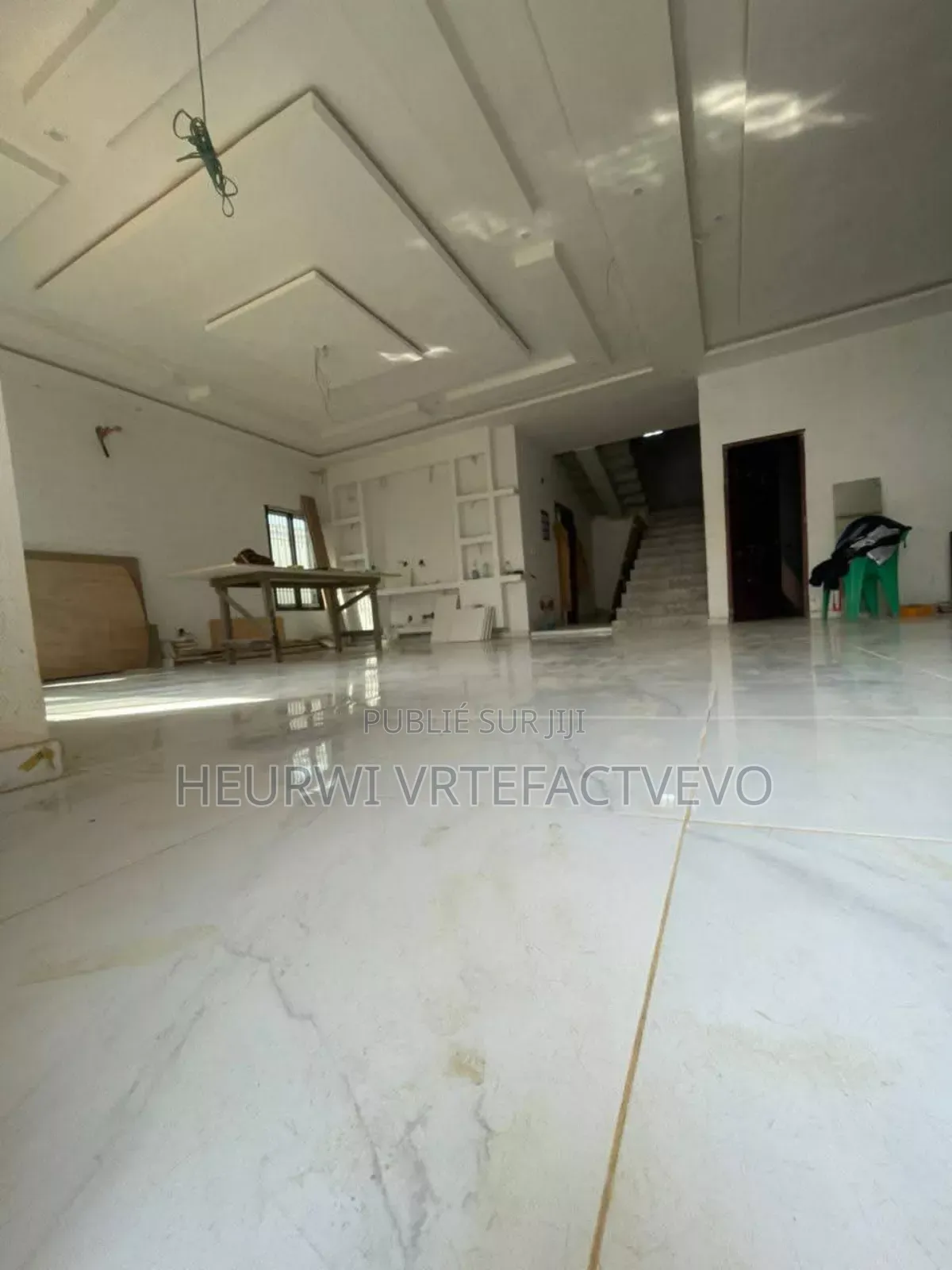 8chbre Duplex dans Yozalem Business, Bingerville à Vendre