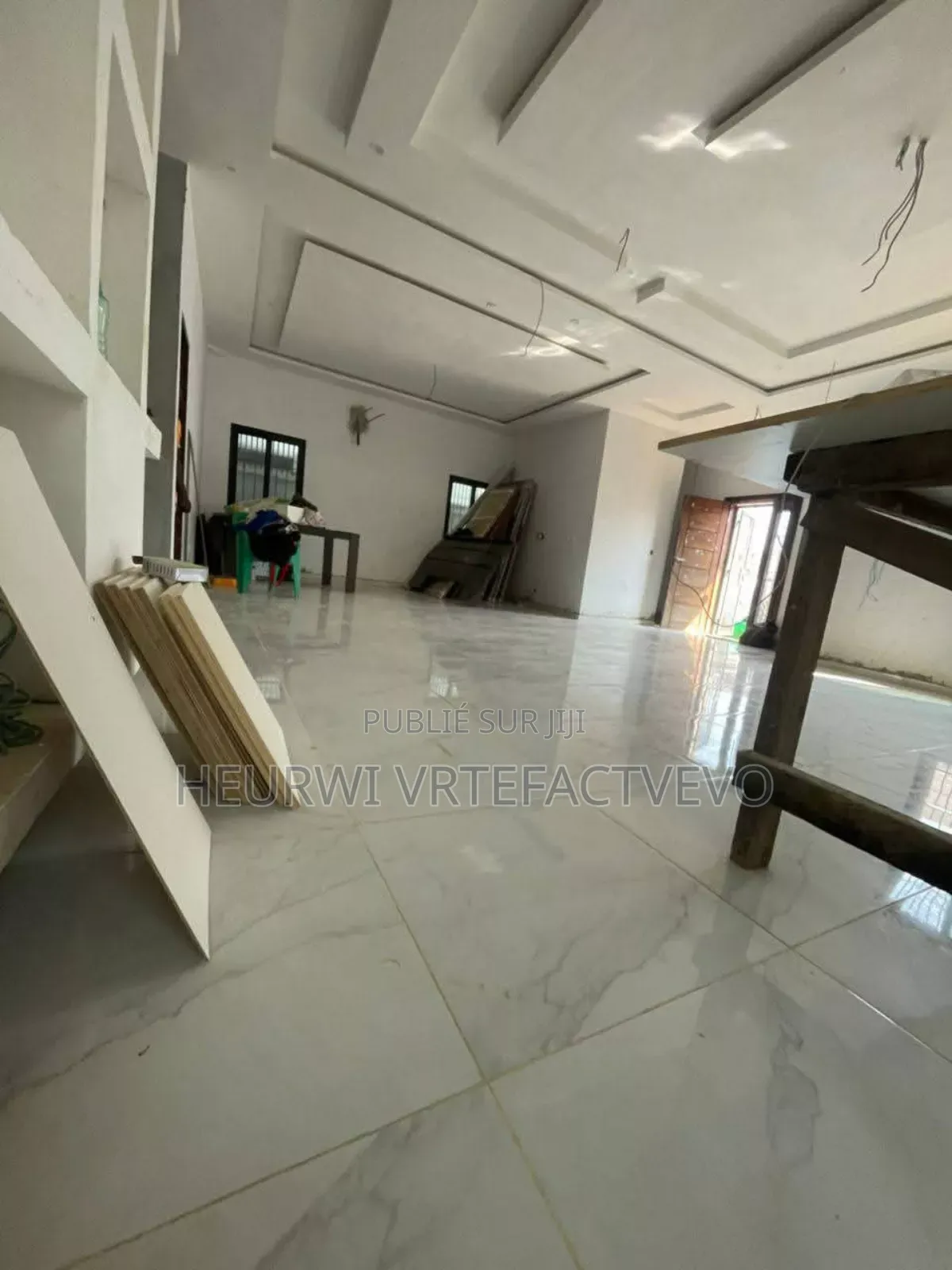 8chbre Duplex dans Yozalem Business, Bingerville à Vendre