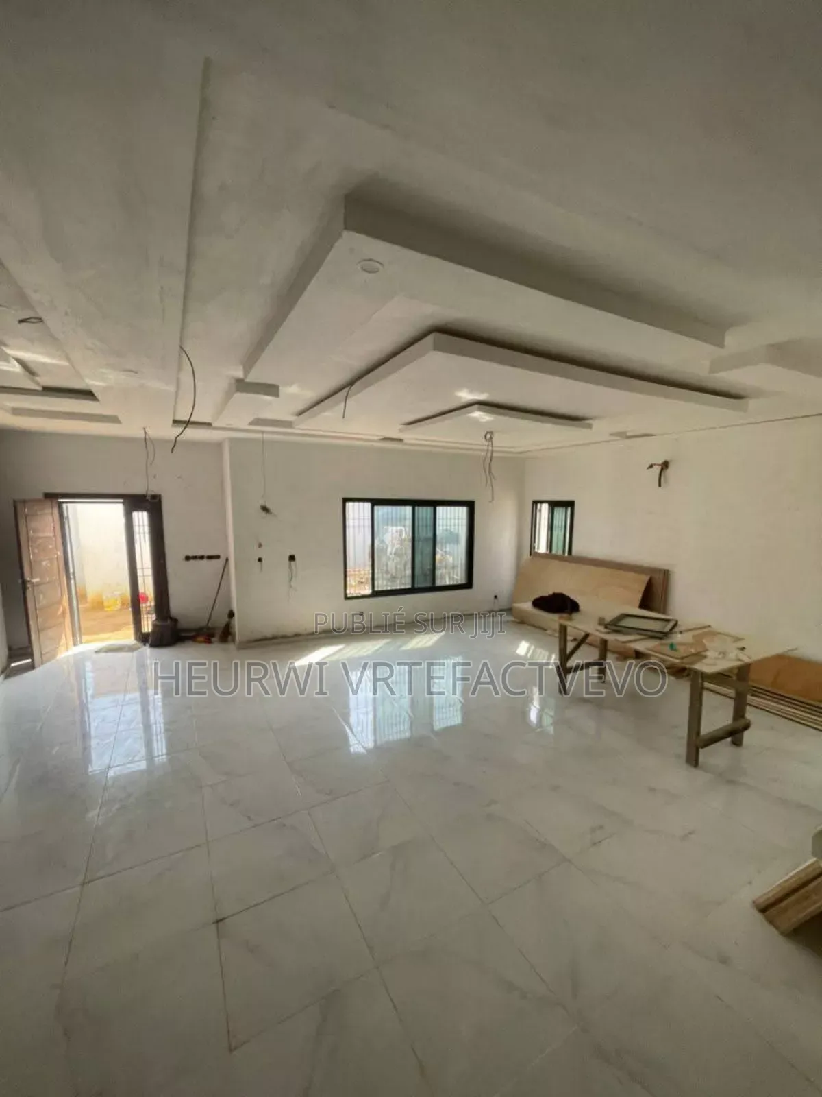 8chbre Duplex dans Yozalem Business, Bingerville à Vendre