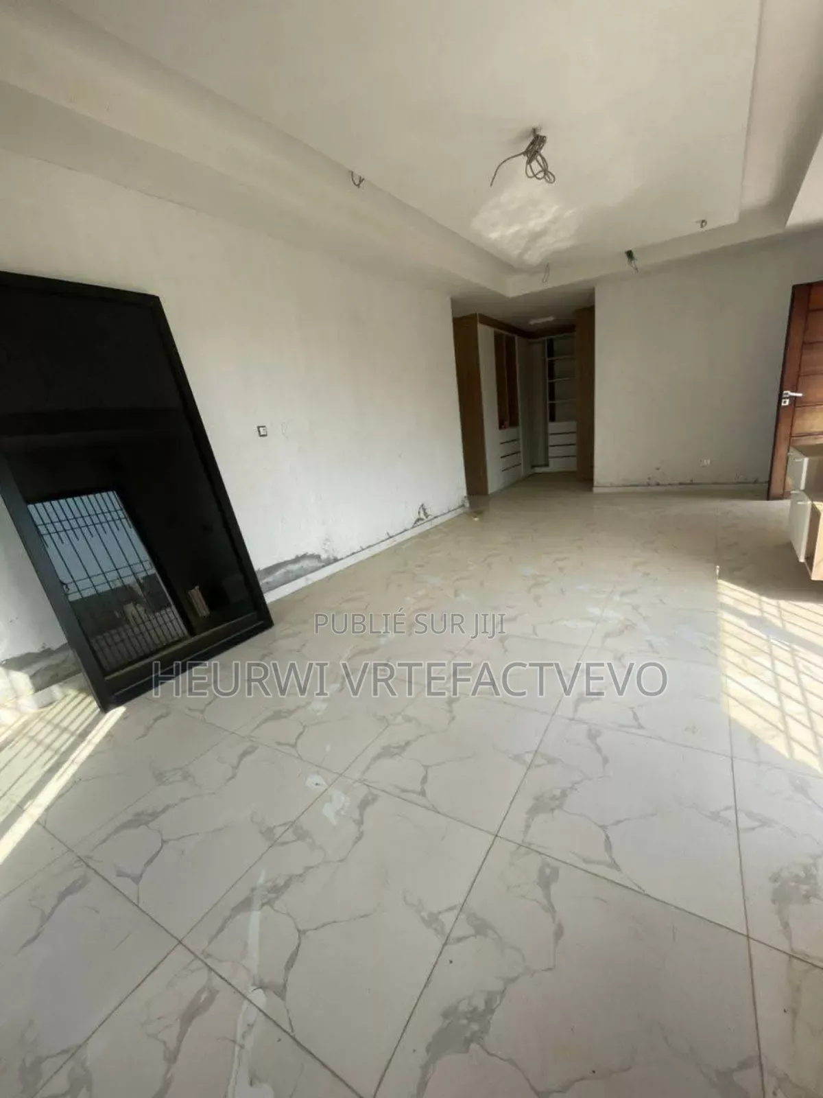 8chbre Duplex dans Yozalem Business, Bingerville à Vendre