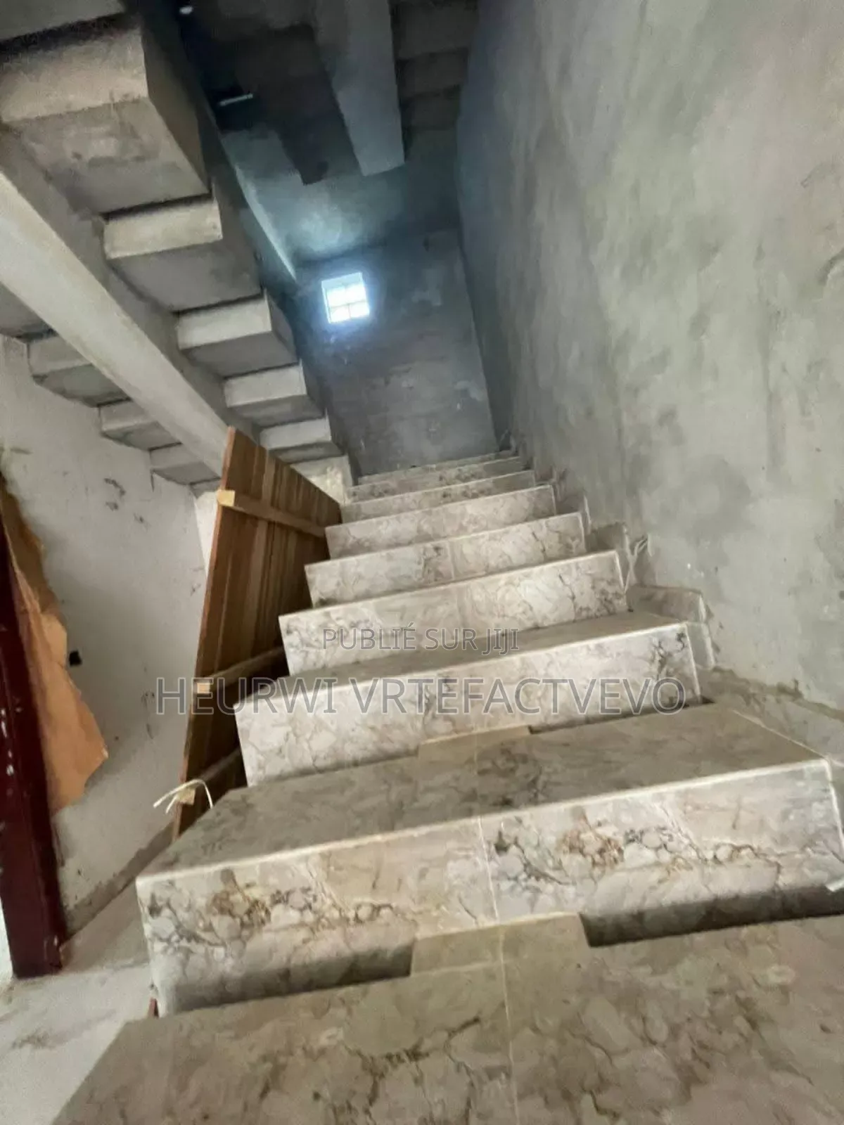 8chbre Duplex dans Yozalem Business, Bingerville à Vendre