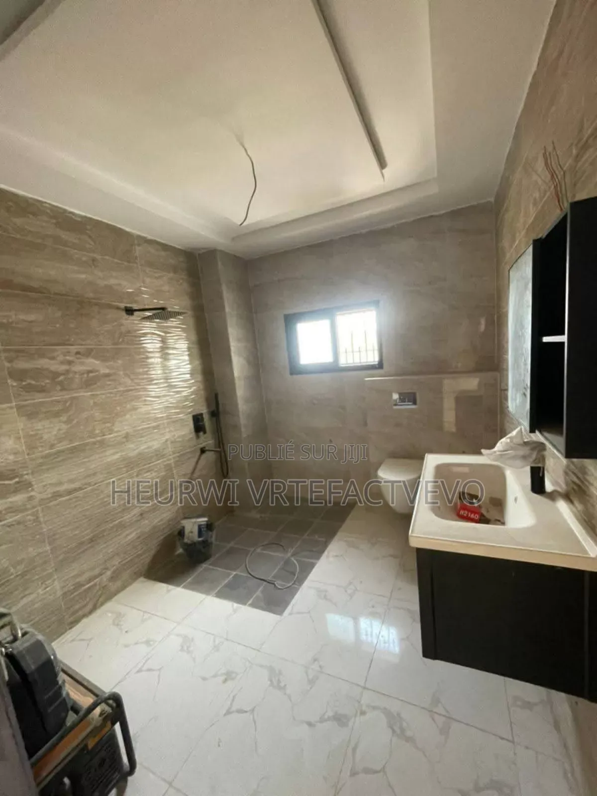 8chbre Duplex dans Yozalem Business, Bingerville à Vendre