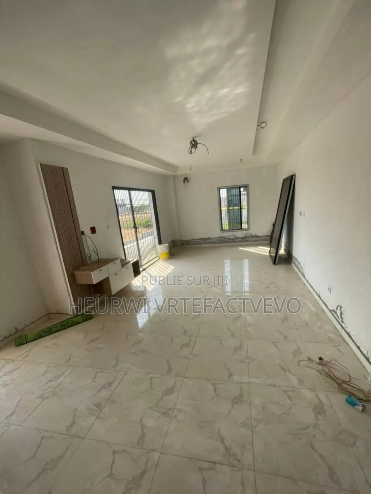 8chbre Duplex dans Yozalem Business, Bingerville à Vendre