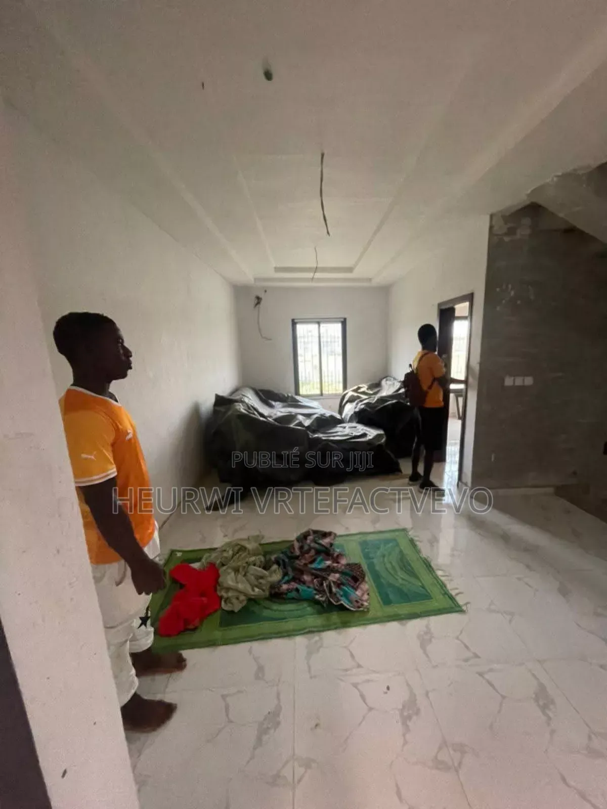 8chbre Duplex dans Yozalem Business, Bingerville à Vendre