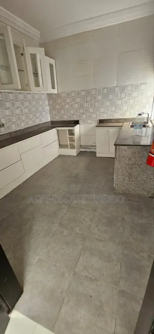 3chbre Villa dans Cocody à Vendre