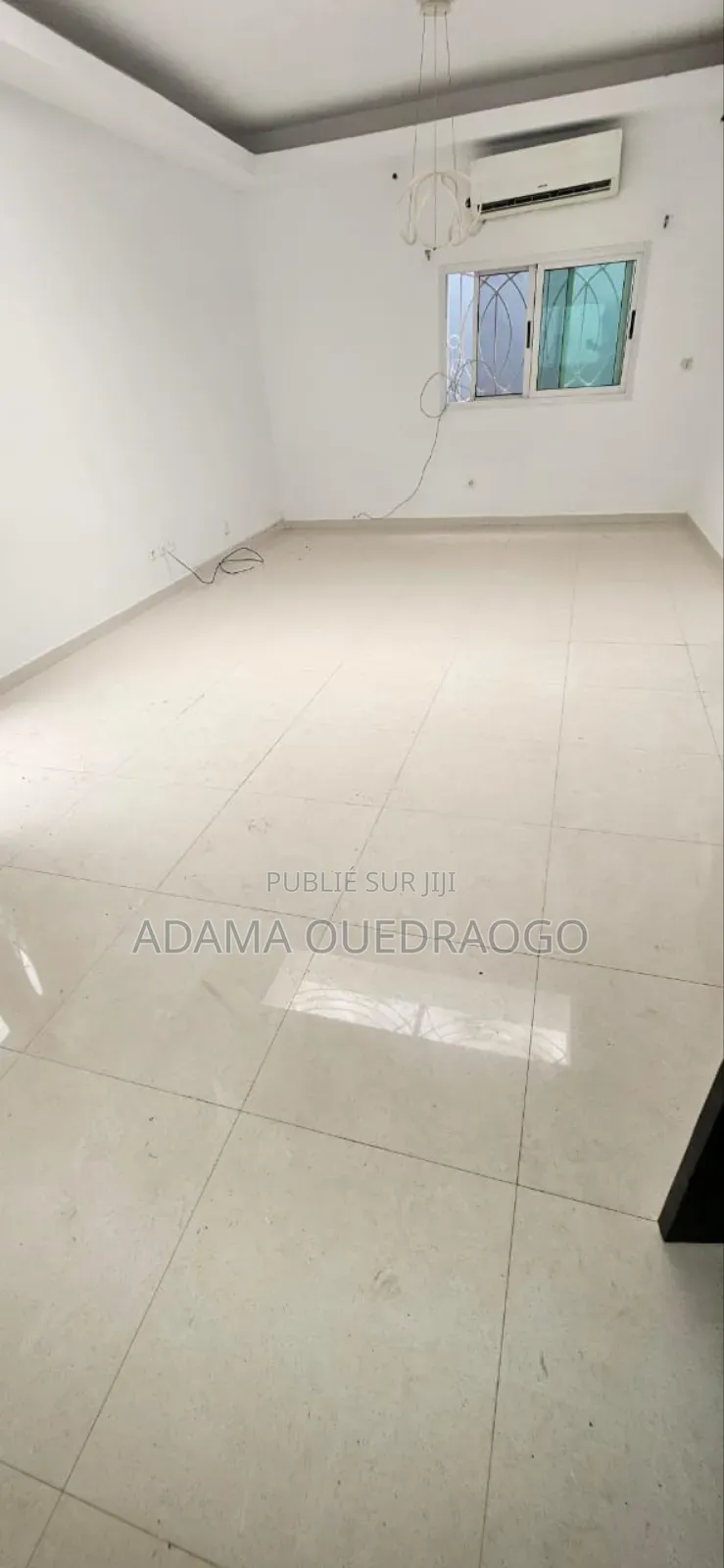 3chbre Villa dans Cocody à Vendre