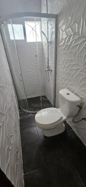 3chbre Villa dans Cocody à Vendre