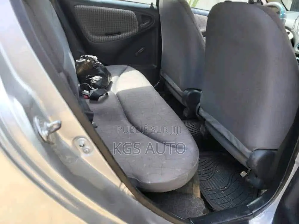 Toyota Yaris 1.5 2000 Gris