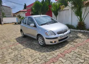 Toyota Yaris 1.5 2000 Gris