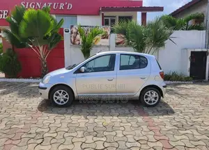 Toyota Yaris 1.5 2000 Gris