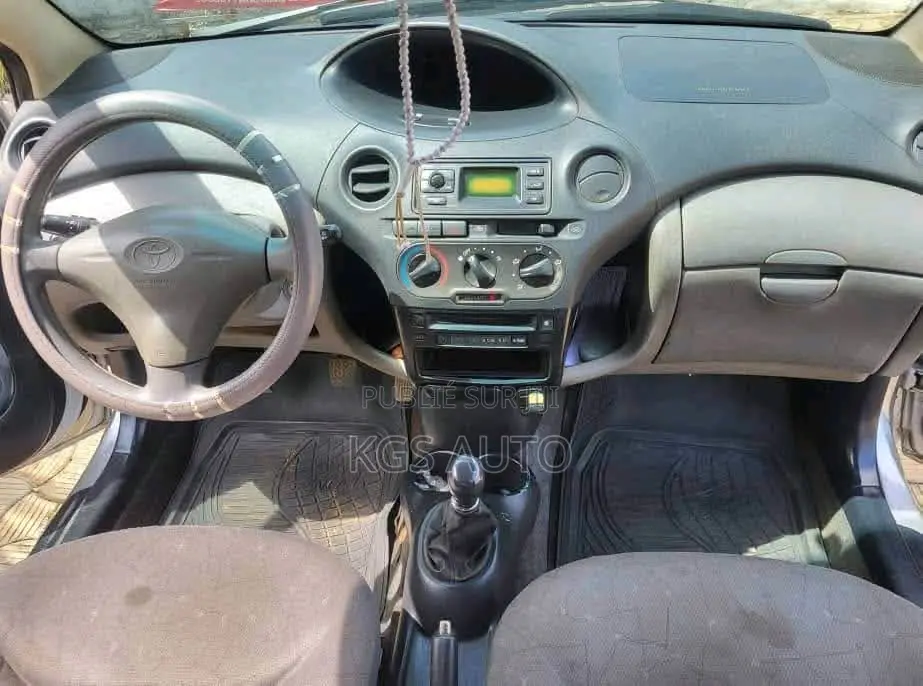 Toyota Yaris 1.5 2000 Gris