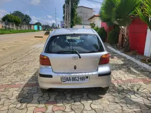 Toyota Yaris 1.5 2000 Gris