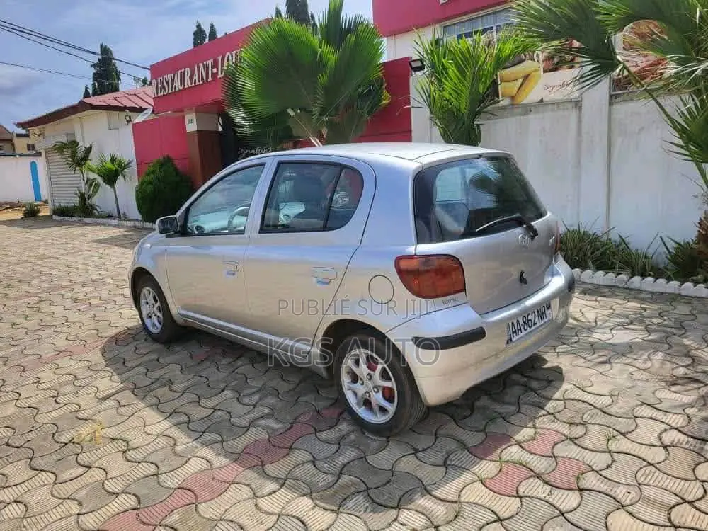 Toyota Yaris 1.5 2000 Gris