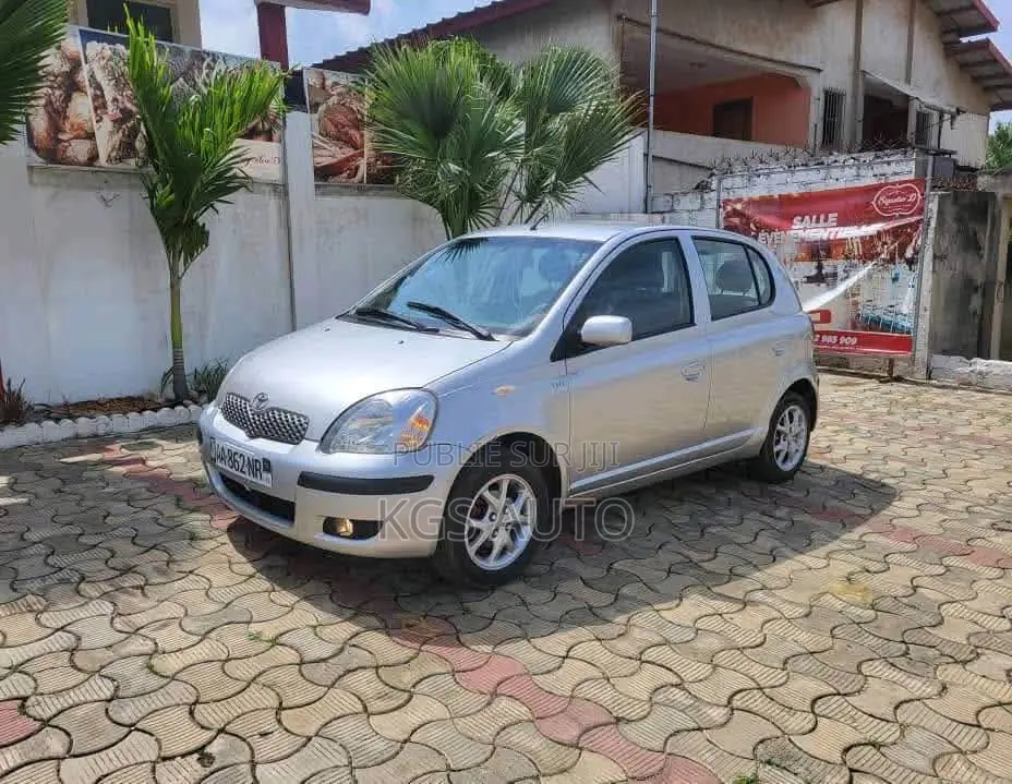 Toyota Yaris 1.5 2000 Gris