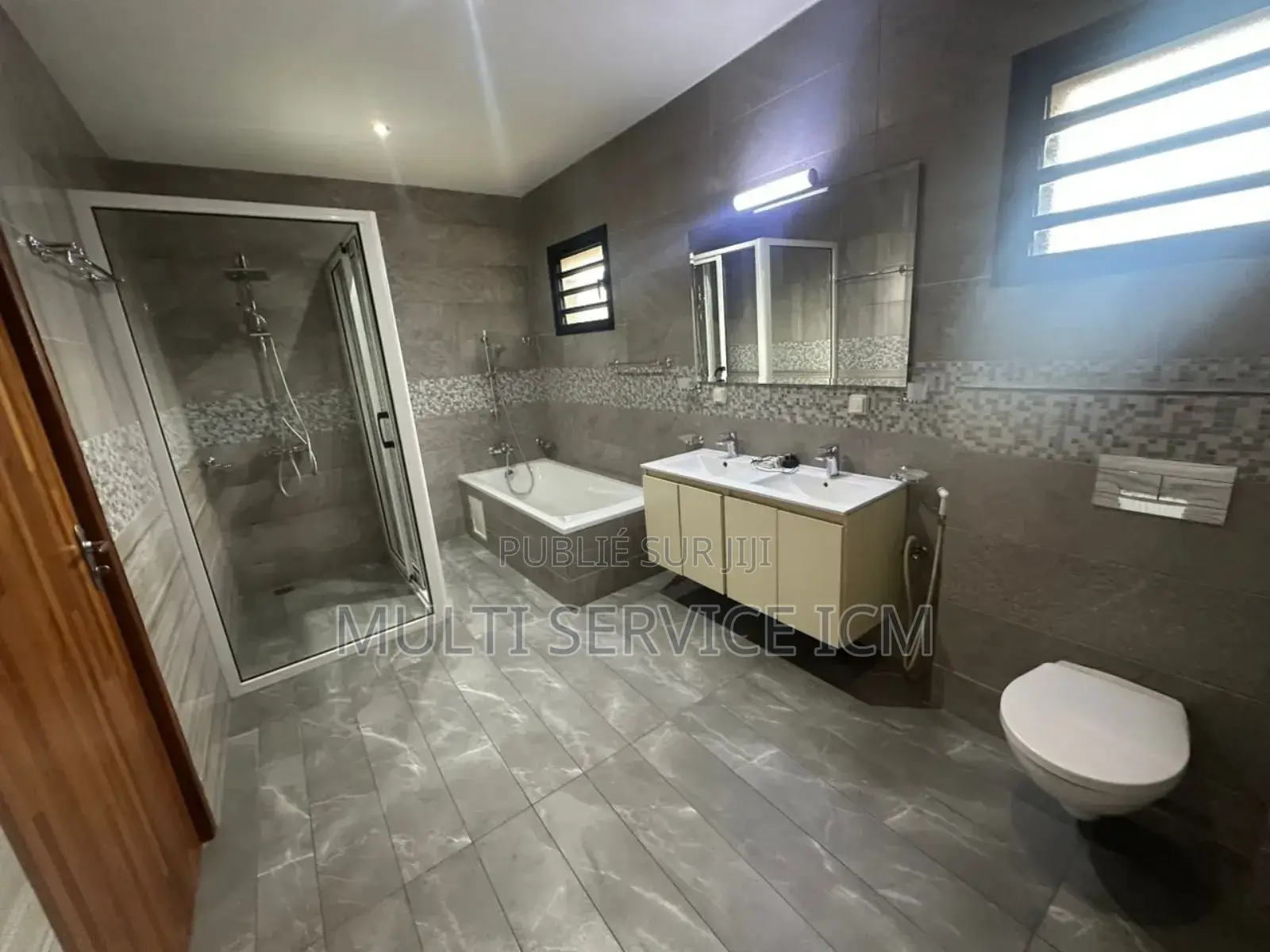 7chbre Duplex dans Ismael Coulibaly, Cocody à Louer